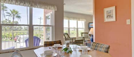 Gulfview II 101 is an wonderfully cozy ground floor vacation home. 