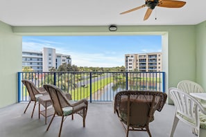 Oceanwalk 15-302 balcony
