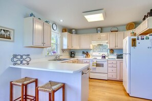 Kitchen and Counter Seating