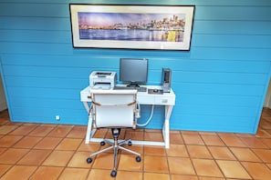 81933955-H1-CA_FishWharf_atrium_001-min