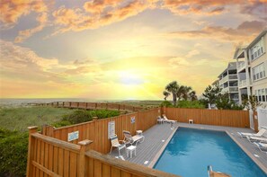 Oceanfront pool