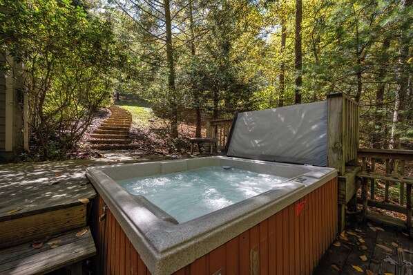 Outdoor spa tub