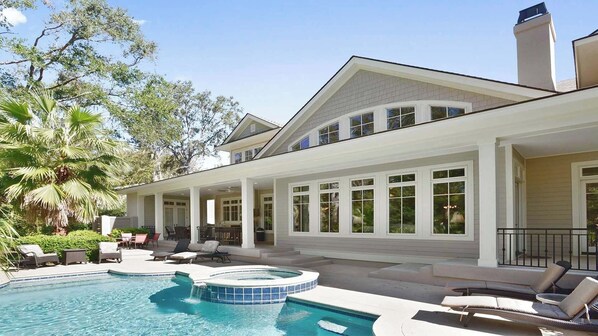 Lovely Pool and Hot Tub at 1A Sea Lane