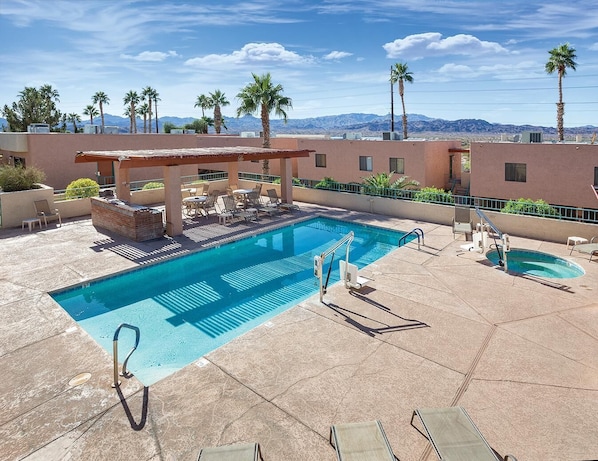 Havasu Dunes Resort Pool Area_1