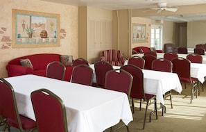 45347286-H1-HavasuDunes_MeetingRoom-min