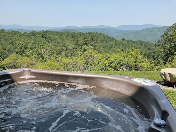 Bañera de hidromasaje al aire libre