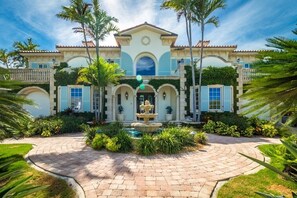 Front Exterior view 1