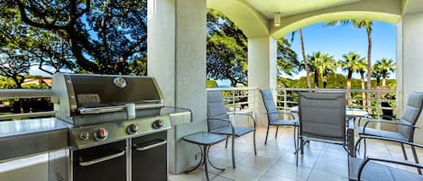 Private Lanai with Dining for 4 and a BBQ Grill