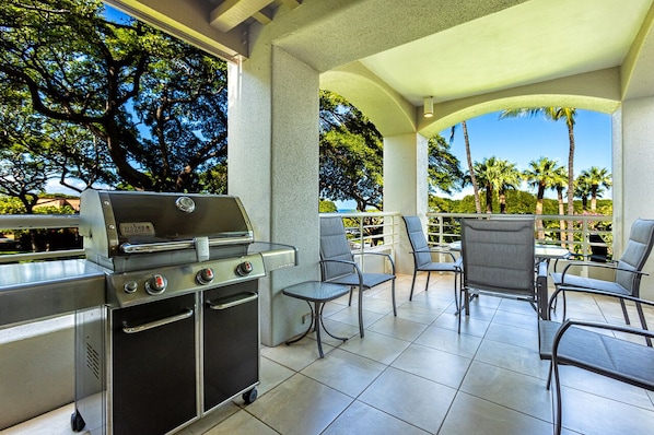 Private Lanai with Dining for 4 and a BBQ Grill