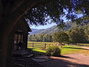 The Bunk House at Leatherwood Mountains