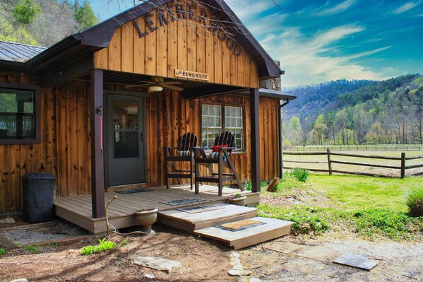 The Bunk House at Leatherwood Mountains