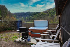 The Bunk House at Leatherwood Mountains