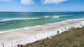 Sand Cliffs Grounds and Amenities
