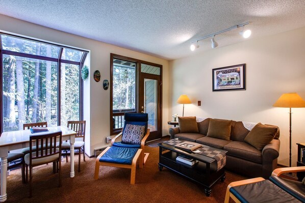 Room, Indoors, Living Room, Furniture, Couch