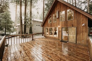 HUGE deck in front