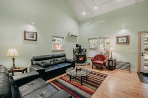 Home Decor, Furniture, Table, Indoors, Living Room