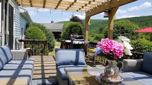 Deck, Pergola, Seating For 10+, BBQ