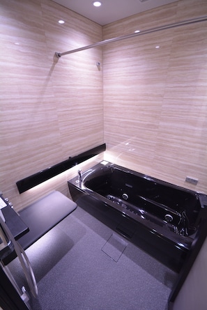 Private spa tub