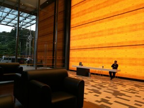 Sittområde i lobbyn