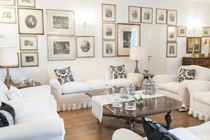 Sala de estar en el lobby