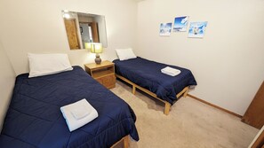 Sequoia 14 - Downstairs Bedroom with 2 Twin Beds