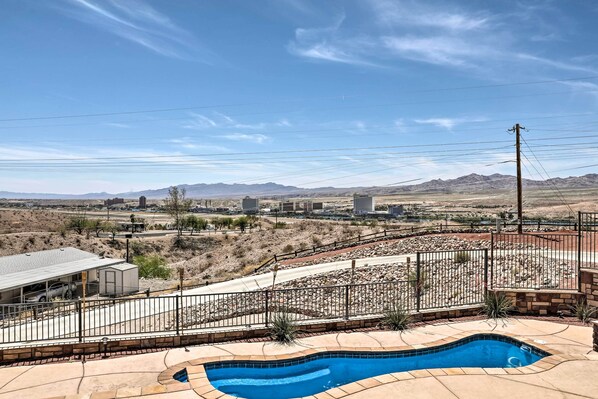 Bullhead City Vacation Rental | 3BR | 2.5BA | Step-Free Access