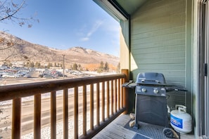 Private deck gas grill steps to Park City Mountain - Park City Lodging-Powder Pointe 303B