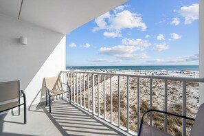 5 Island Shores 250 Balcony