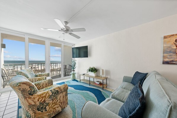 1 Island Shores 250 Living Room