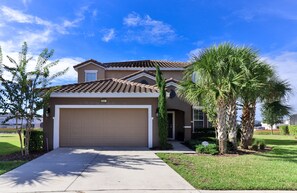 01_Front_of_home_1021.jpg