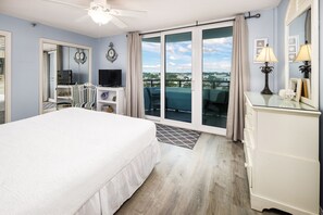 Guest bedroom - king with juliet balcony - Guest Bedroom with Floor to Ceiling Sliding Glass Doors to Private Juliet Balcony with Views of Intracoastal Waterway