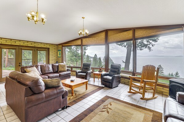 Bigfork Vacation Rental | 4BR | 3BA | 3,100 Sq Ft | Stairs Required