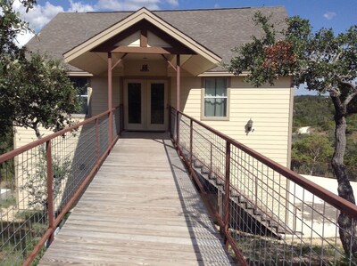 HILL TOP HOUSE WITH GREAT VIEWS / POOL & HOT TUB