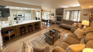 Livingroom Pic4