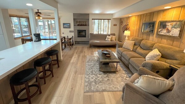 Home Decor, Indoors, Furniture, Table, Living Room