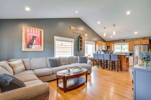 Interior | Open Floor Plan | Free WiFi