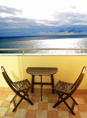 How about a nice breakfast by the sea?