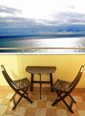 ¿Qué tal un buen desayuno por el mar?