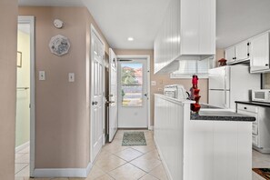 1-web-or-mls-22400-front-beach-rd-21