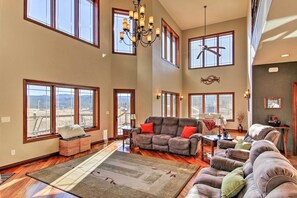 Living Room | Cable TV | Free WiFi | Central Heat & A/C