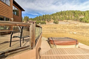 Deck | Hot Tub