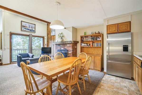 Open floor space connects all the main living areas for the best entertainment with family and friends
