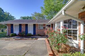 Covered Porch | Gas Grill