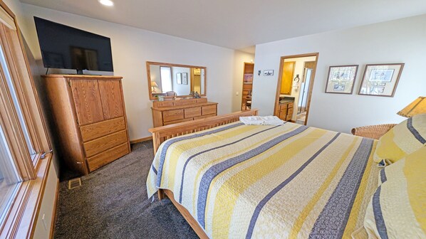 Grouse 4 - Primary Bedroom