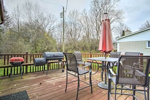 Deck | Smoker | Grill | Outdoor Dining