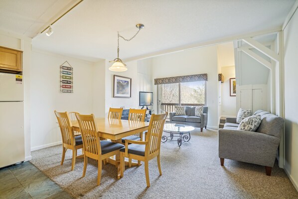 Open floor space connects all the main living areas for the best entertainment with family and friends