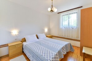 Schlafzimmer 1