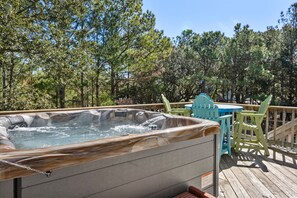 M859: Flip Flops | Top Level Deck w/ Hot Tub