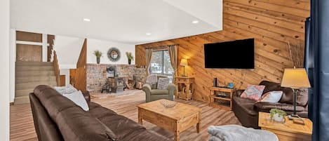 Yellow Pine 10 - Living Area