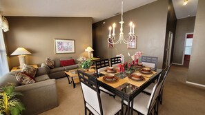 Front Living Room Picture 2